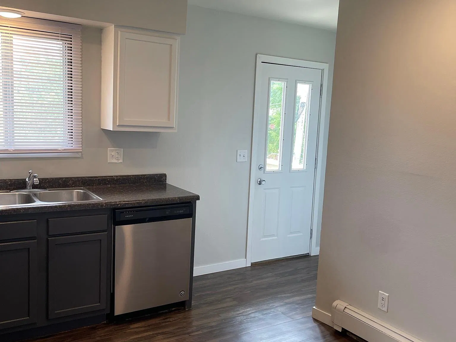3 bed, $2,373 — Photo 4