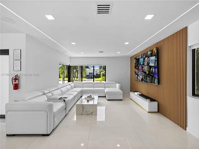1117 Adams St — Photo 13