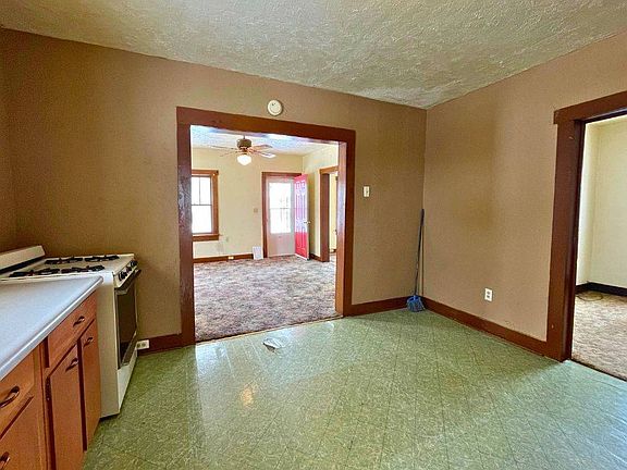 4th image of 706 SW 6th St