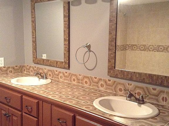 5th image of 106 Lakeview Cir