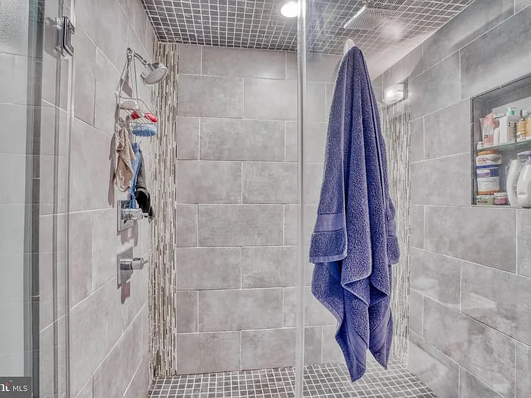 3810 Foster Ave — Photo 9