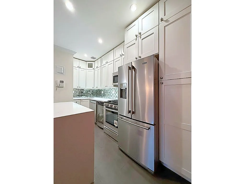112 W 72nd St APT 3B photo 1