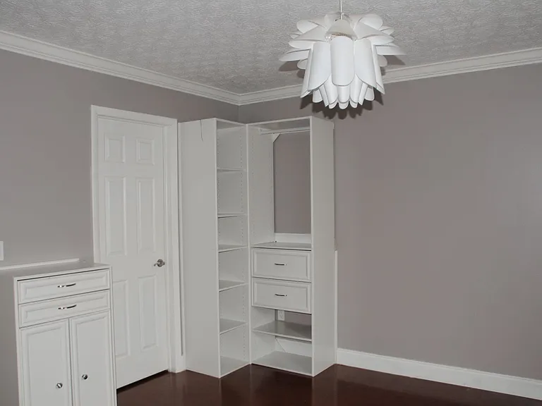4705 Athalia Dr — Photo 14