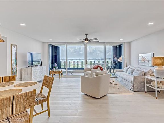 4th image of 450 Ocean Dr APT 803