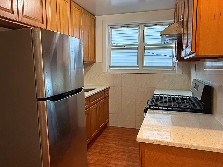 145th Pl — Photo 1