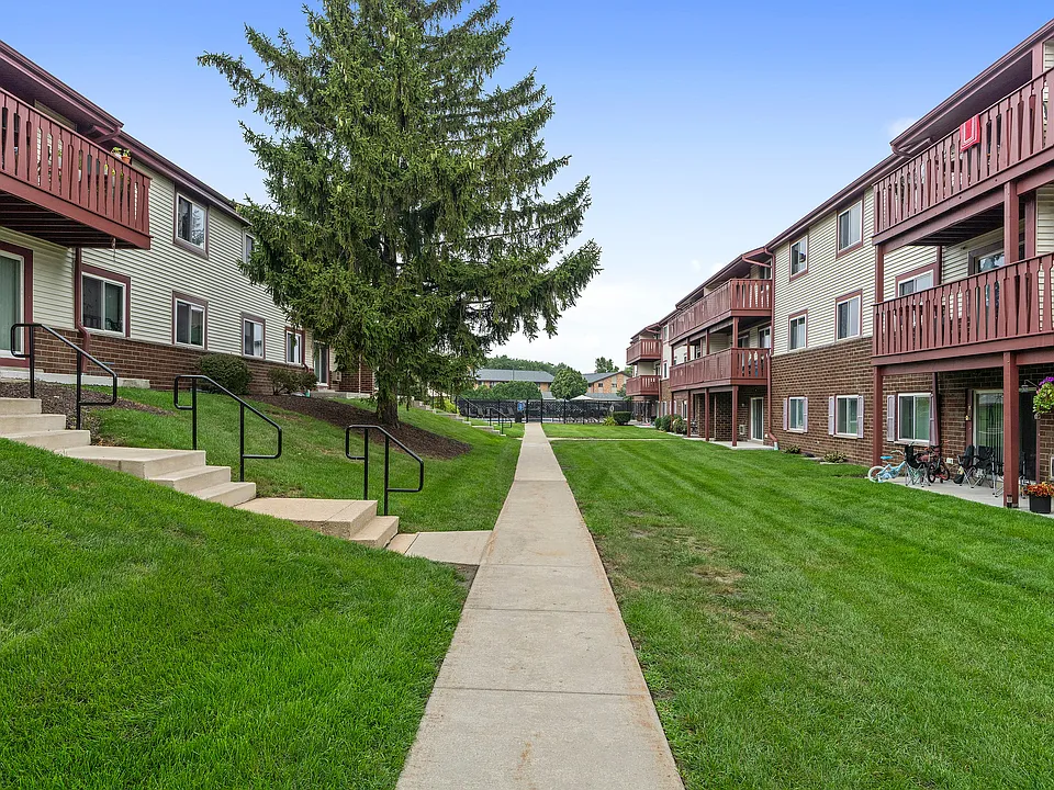 Ridge View Building Exterior