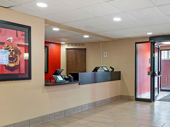 Lobby and Guest Check-in