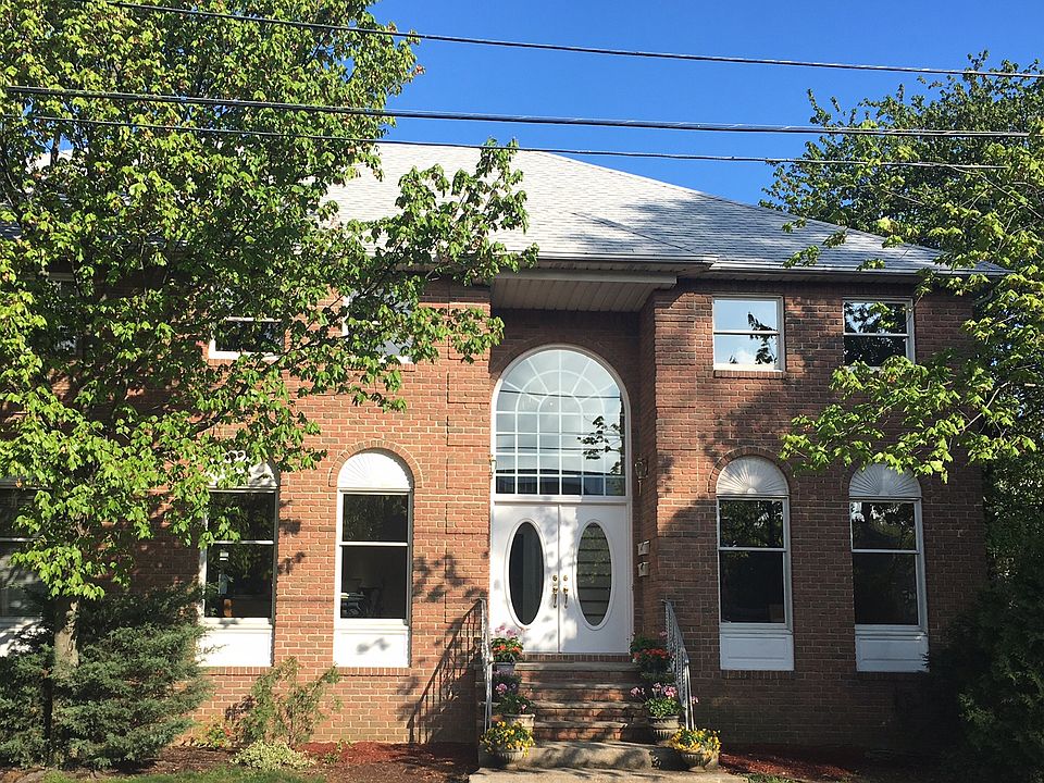 2nd image of 254 Rensselaer Ave