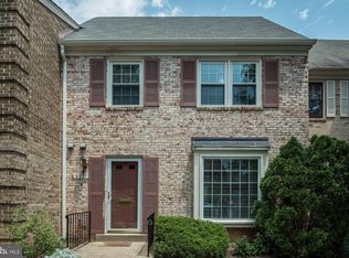 2237 N Somerset St, Arlington, VA 22205