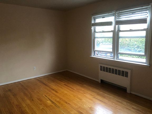 2nd image of 680 Wellwood Ave #11