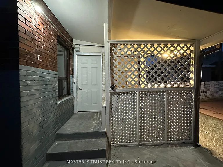 151 Dynevor Rd #UPPER — Photo 10