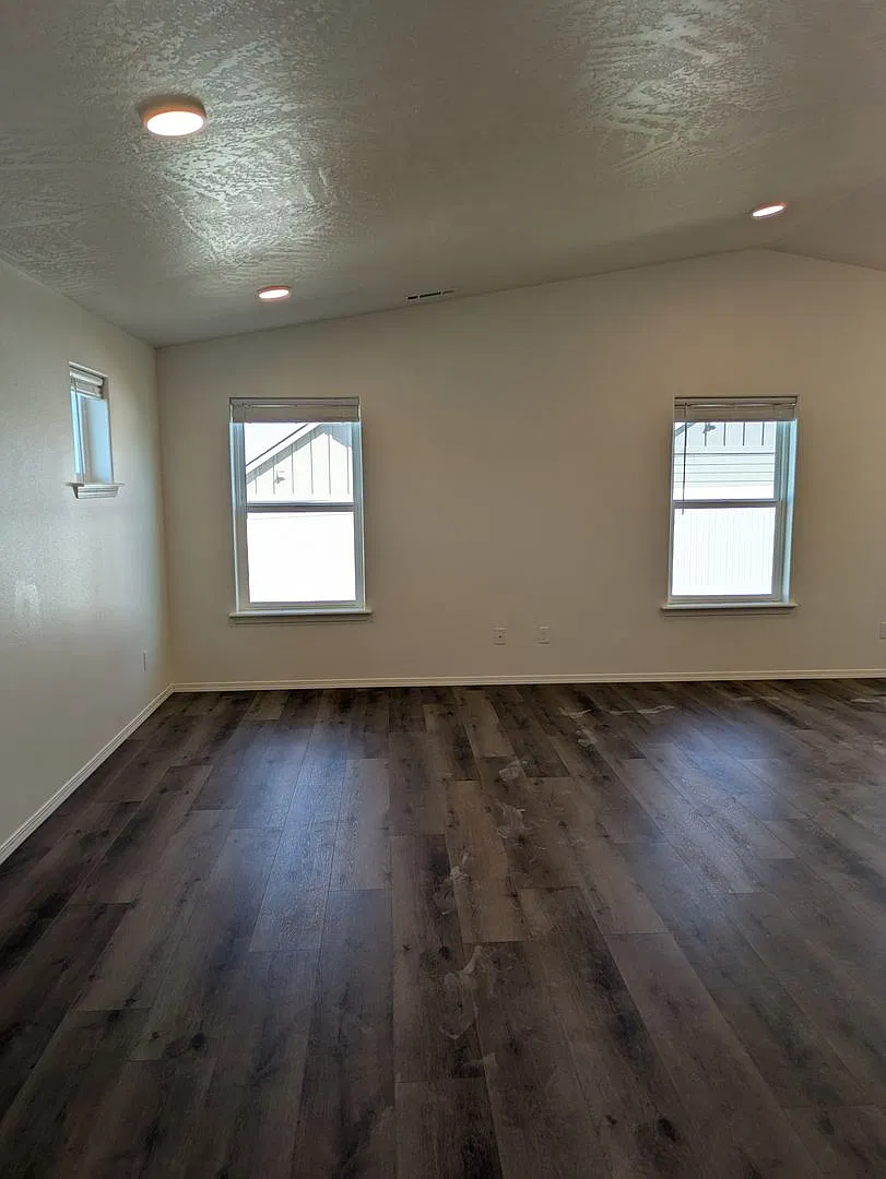 Brand new 3 bedroom/2.5 bathroom ready for move in — Photo 2