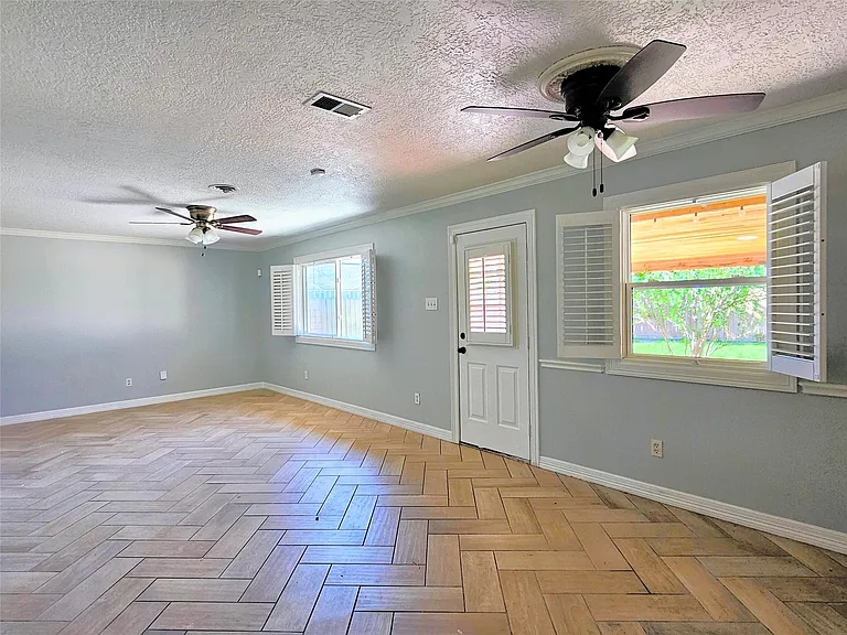 2527 Willowby Dr — Photo 6
