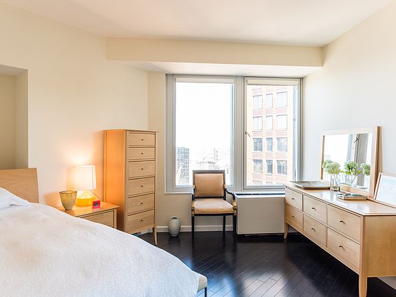 4th image of 150-156 W 56th St APT 5803