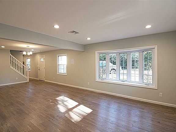 4th image of 85 Maplewood Dr