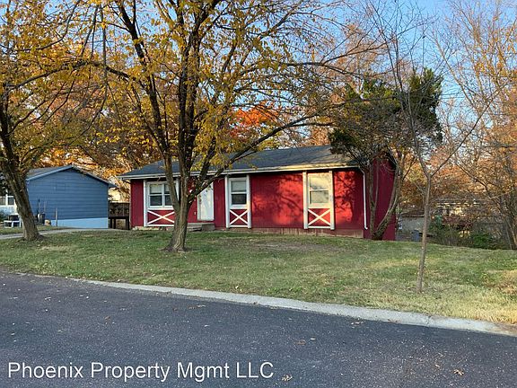 2nd image of 1904 N Southeast Trails Dr