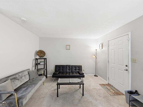 3rd image of 1816 Ashborough Rd SE APT C