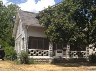 903 Harrison Ave, Charleston, IL 61920