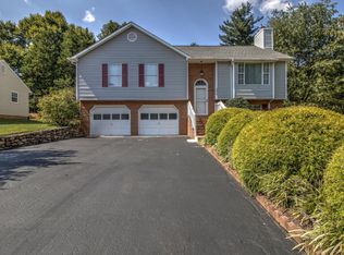 1019 Barrens Village Ct, Roanoke, VA 24019