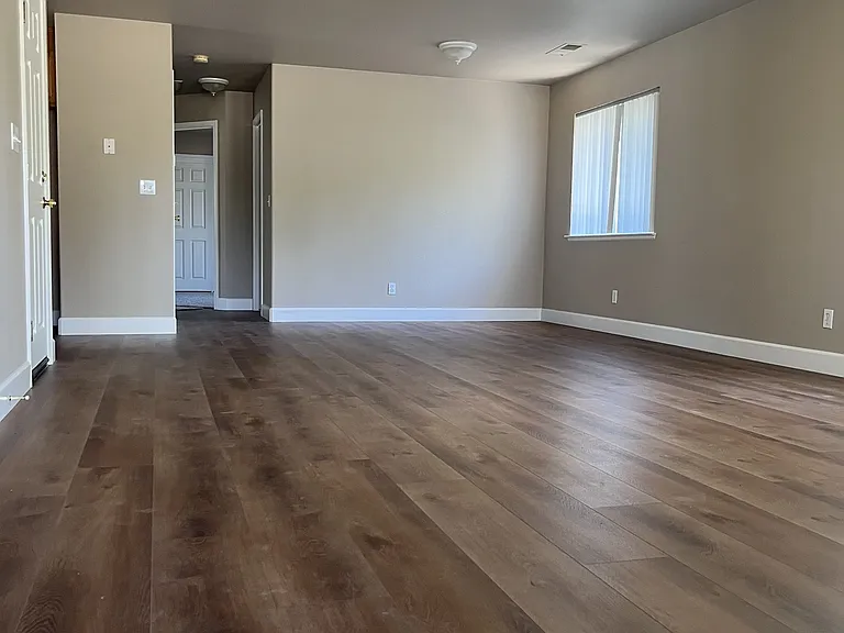 2119 Acacia Ave — Photo 3