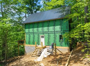 57 Middle Ridge Rd, Campton, KY 41301