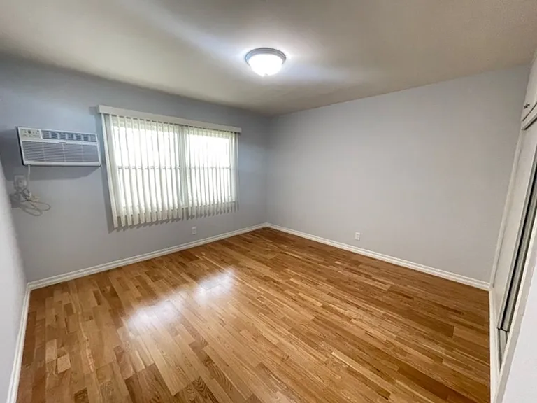 9074 Huntington Dr — Photo 9