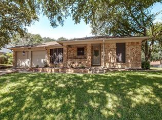 3019 Oak Valley Dr, Bedford, TX 76021