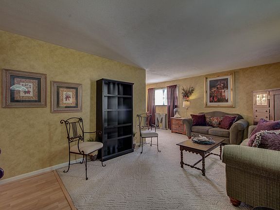 4th image of 304 East Dr