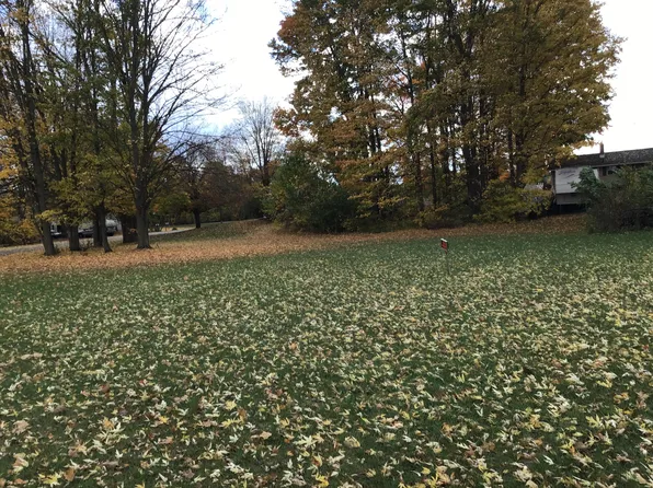 1040 Sir Knight Rd, Plainwell, MI 49080