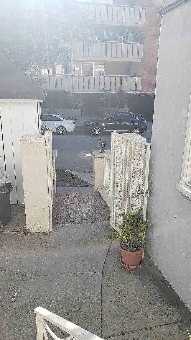 3 bed, 2.5 bath, 1300 sqft, $5,299 — Photo 3