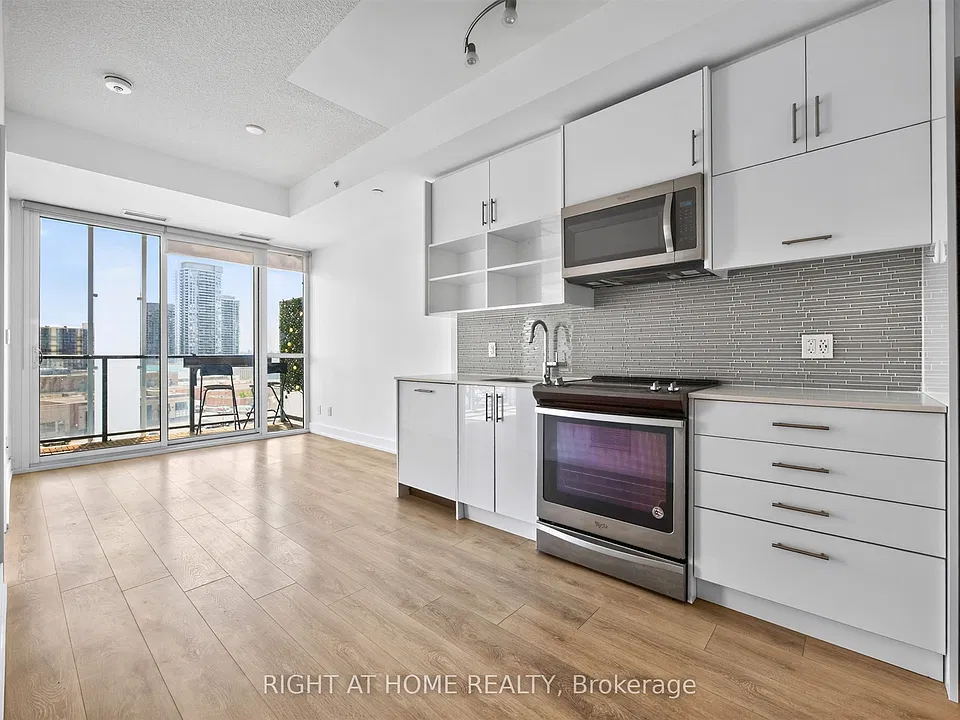 128 Fairview Mall Dr #12