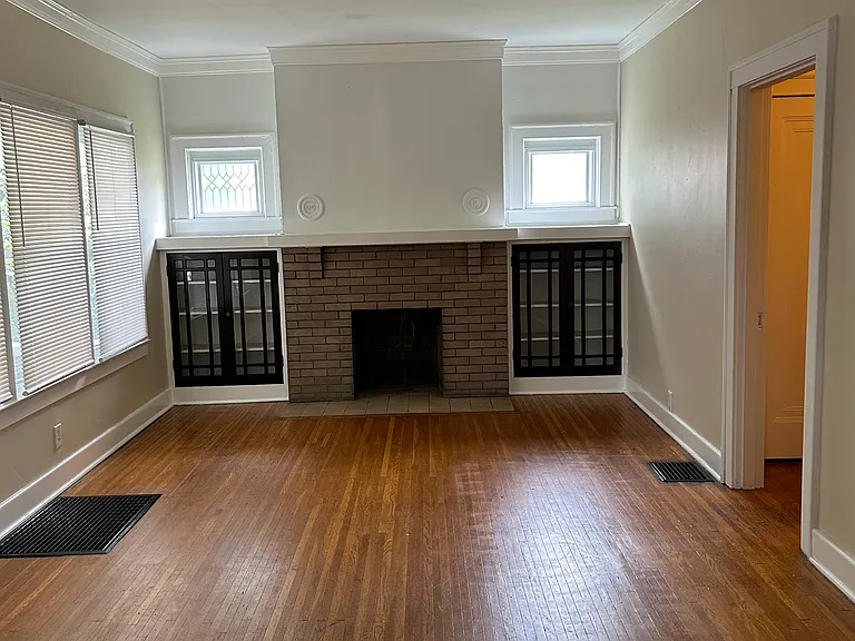 2352 W Madison St — Photo 2