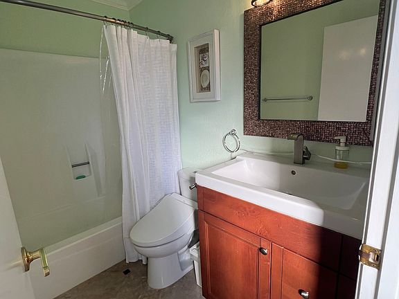 4th image of 2266 Tomlin Way