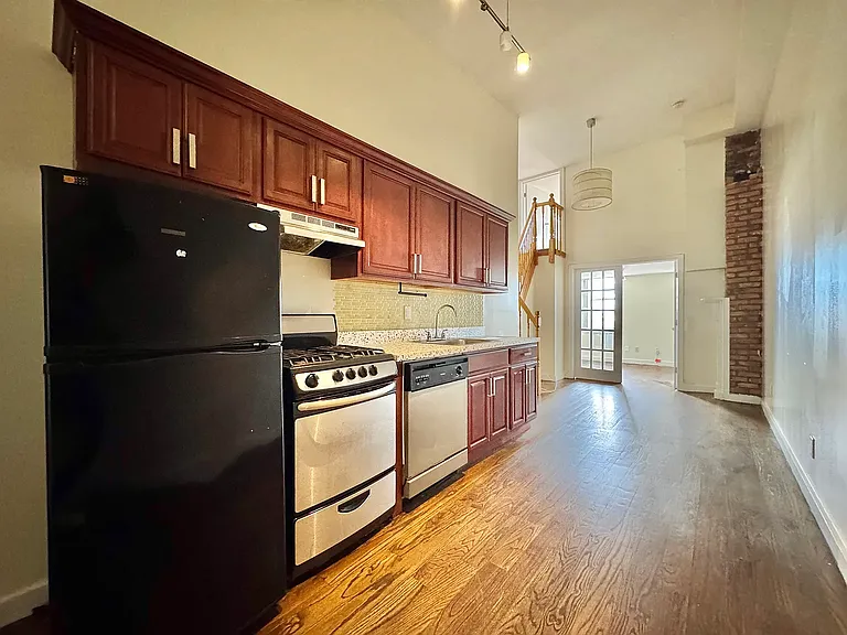 295 Maujer St #3L — Photo 1