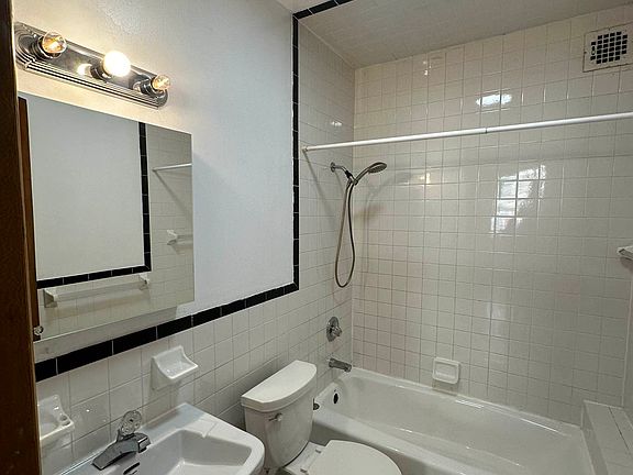 5th image of 3 W 75th St APT 4B