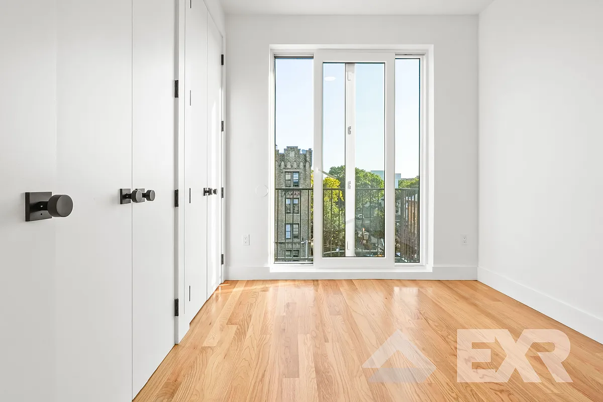 Building Photo - 271 E 28th St #3C