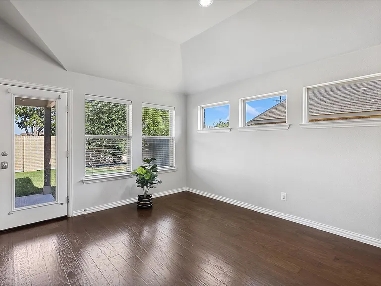 1409 Freesia Dr — Photo 10
