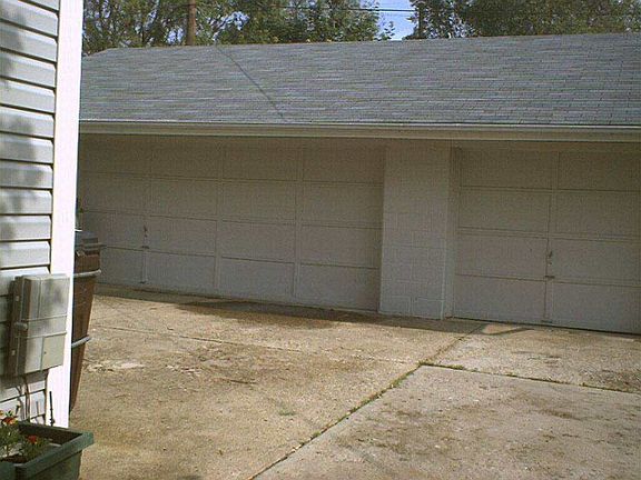 3rd image of 1212 Grissom Ave