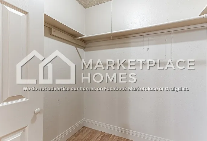 404 E Texas Dr — Photo 16