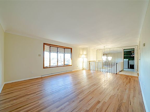 3rd image of 1084 Edmundson Dr