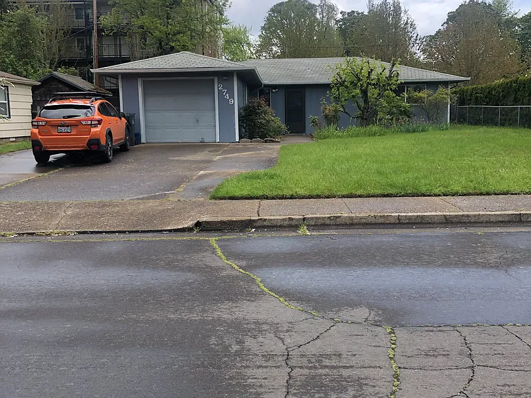 2749 SW Morris Ave — Photo 1
