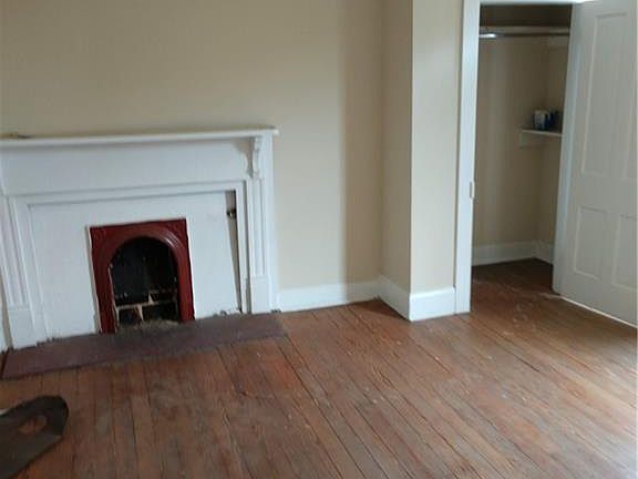 3rd image of 533 W Washington St