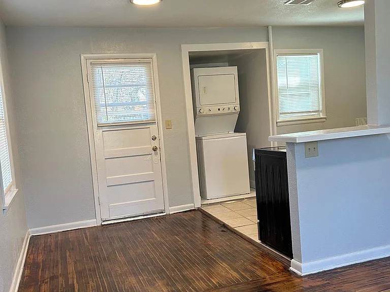 3309 E Orme St — Photo 3