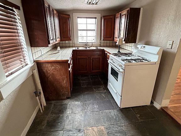 4th image of 318 N Ash Ave