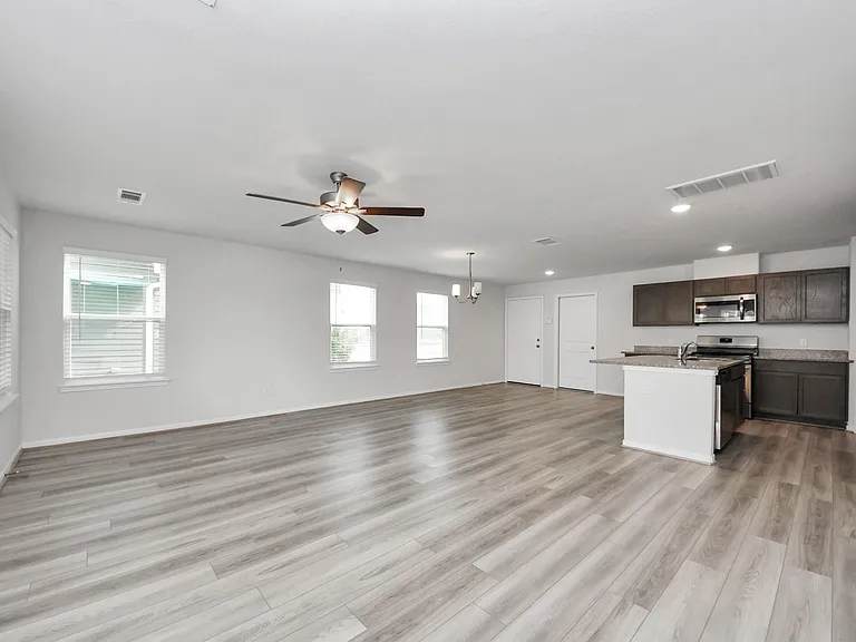 7027 Cedar Breeze Ct — Photo 32
