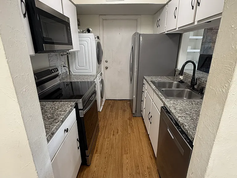 3131 Wycliff Ave — Photo 14
