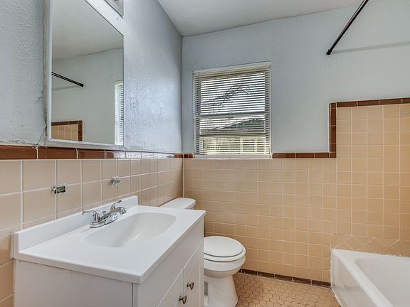 2nd image of 7 Pershing Dr APT A