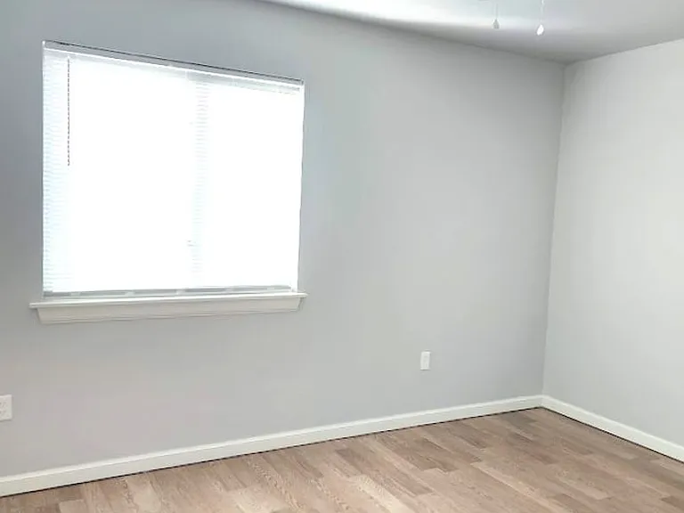 Campbell St Duplex — Photo 35