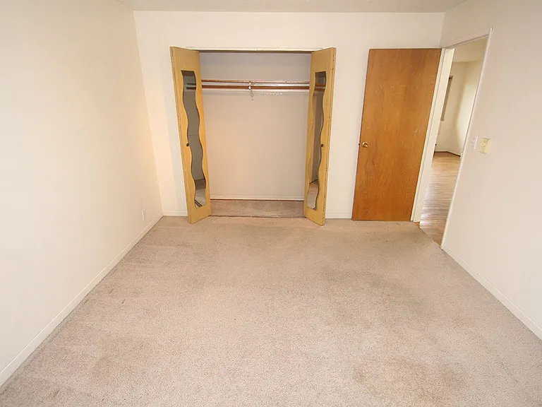 2323 W Newton St — Photo 7