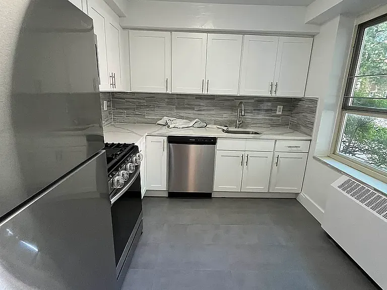 185-19 64th Ave #2C — Photo 3